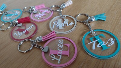 Personalisierter Schlüsselanhänger mit Initialen Namen und Anhänger. Ein tolles Neuheit Geschenk / Geschenk