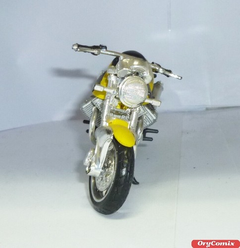 MODELLINO MOTO - MOTO GUZZI V10 CENTAURO (Maisto) 1:18 GIALLO SENZA BASE E TECA - Imagen 3 de 4