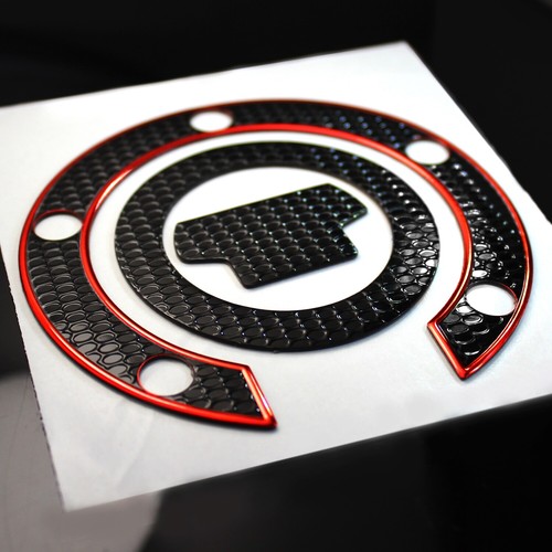YAMAHA YZF R1/R6/FZ/FJR PERFORATE BLACK&CHROME RED GAS TANK FUEL CAP COVER PAD - Picture 4 of 4
