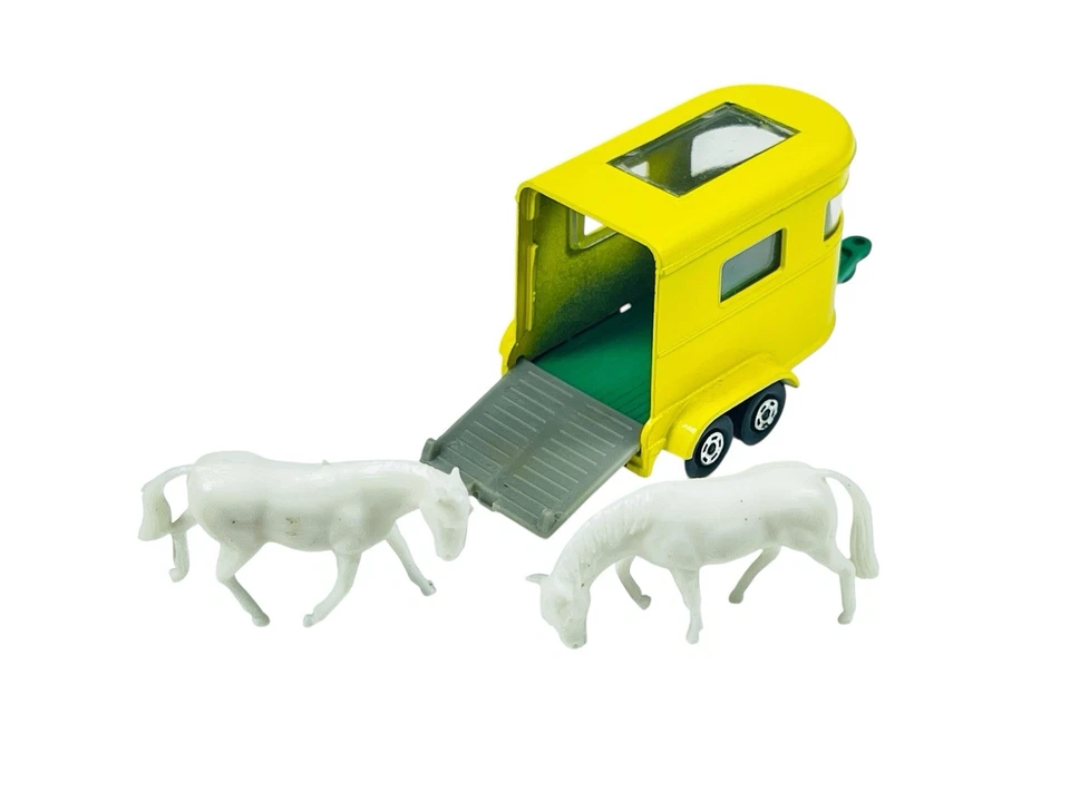 Matchbox Lesney Superfast MB43 Yellow Pony Trailer w/G Style Box - Image 4 of 4