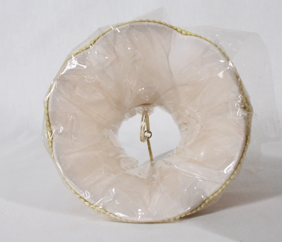 JUEGO DE 4 PANTALLAS DE LÁMPARA DE TELA TEJIDA DORADA CON ADORNOS DECORATIVOS 4 3/4" DE ALTO NUEVAS Foto 4 de 4