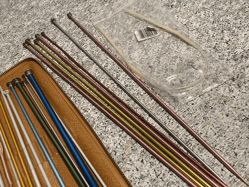Large lot of 36 Knitting Needles in nice case- many sizes and brands look! - Picture 3 of 8