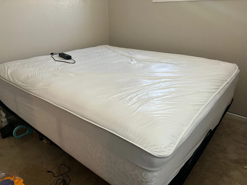 Ultimate Comfort Simmons BeautyRest CA King colchón de felpa y base con control remoto Foto 3 de 3