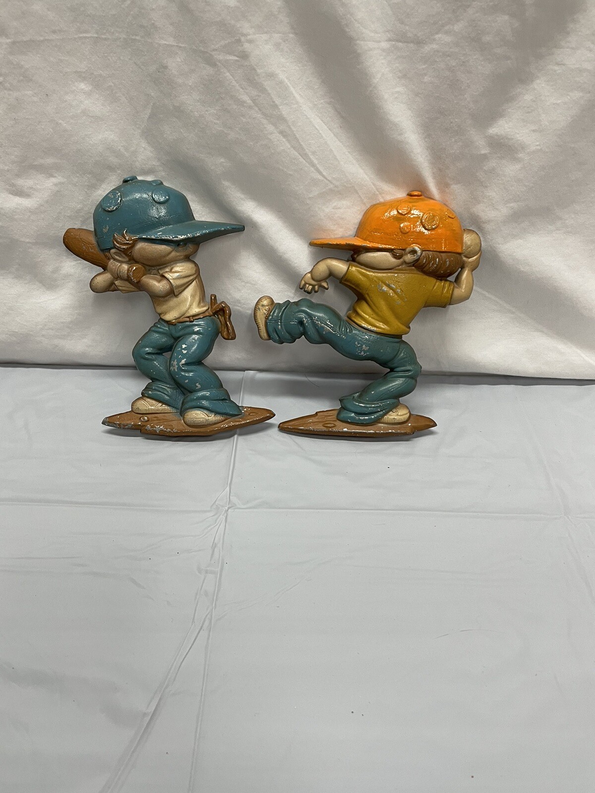 VTG SET OF 2 SEXTON DIECAST METAL BASEBALL PLAYERS WALL PLAQUES