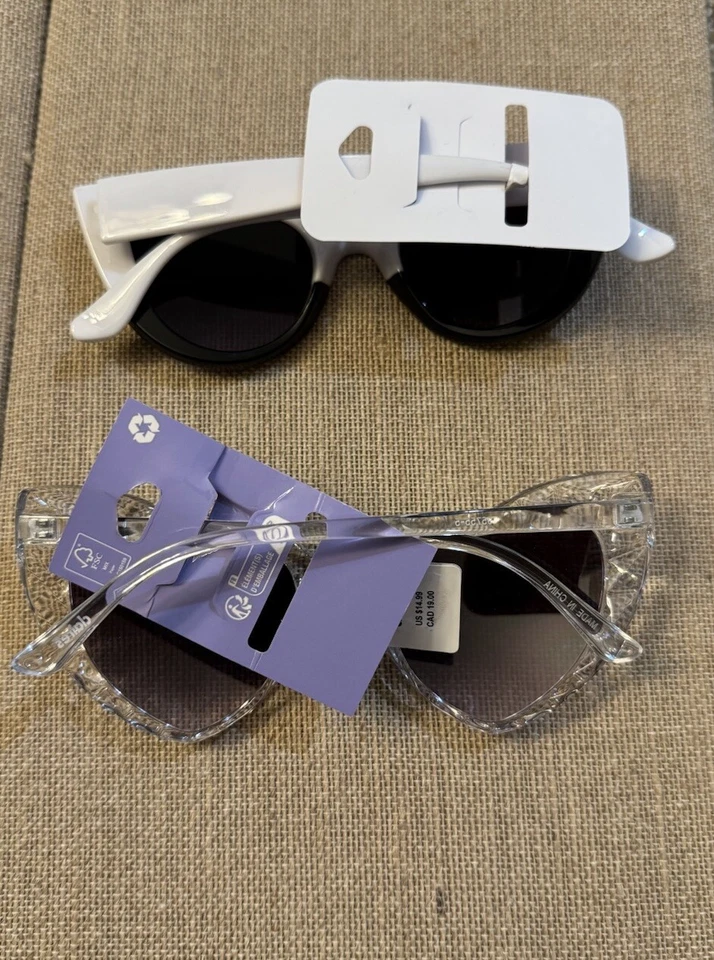 CLAIRE'S 2 pares de GAFAS DE SOL Corazones transparentes y blanco y negro NUEVO CON ETIQUETAS Ventas al por menor $32 Foto 2 de 3