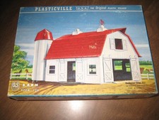 VINTAGE BACHMAN PLASTICVILLE BARN 1704 VERY NICE COMPLETE BOX /INSTRUCTIONS