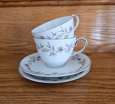 Fasination FranconiaKraulheimTeaCupSaucerSetFor2WhitePorcelainPinkFloralSilverTm