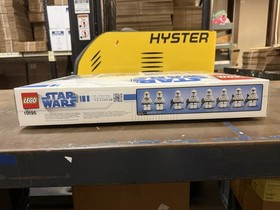 LEGO Star Wars: Republic Dropship with AT-OT Walker (10195)