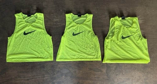 74 NIKE SPORTBEKLEIDUNG HERREN DAMEN JUGEND SHIRTS OBERTEILE HOSE SHORTS GEMISCHTE GRÖSSEN PAKET - Bild 12 von 19