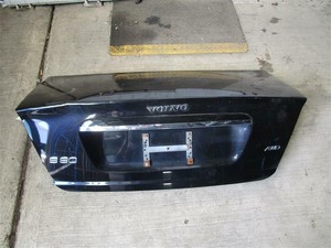 Trunk lid open volvo