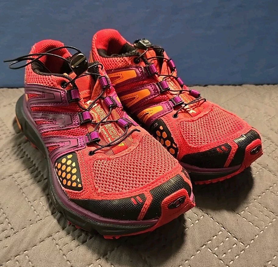 Scarpe da ginnastica Salomon taglia 7 donna XR Mission Trail escursionismo stringate rosso viola