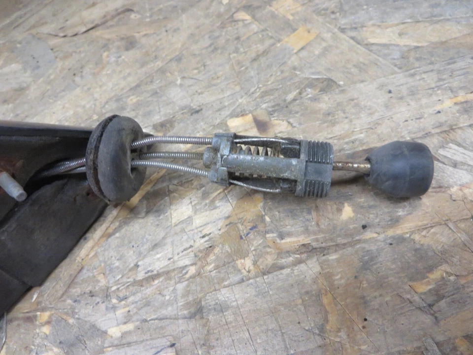 FORD MUSTANG 79-84 MERCURY CAPRI 79-84 ESPEJO RETROVISOR IZQUIERDO MANUAL OEM Foto 2 de 4