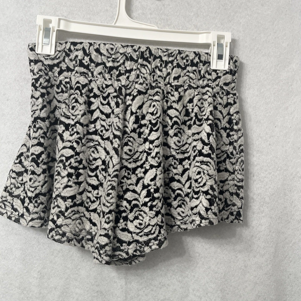 Pantalones Cortos Rachael & Chloe Para Mujer Juniors - Negro Blanco Floral Encaje Superpuesto Talla S Foto 2 de 4