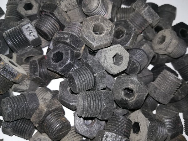 LOTE DE 100 TAPONES ROSCA MACHO 1/4"
