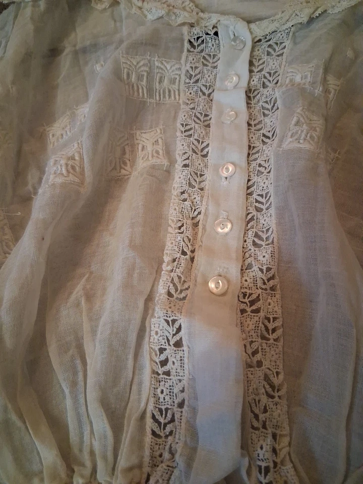 古董维多利亚花边刺绣白色衬衫 M 码浪漫 — 第 2/4 张图片