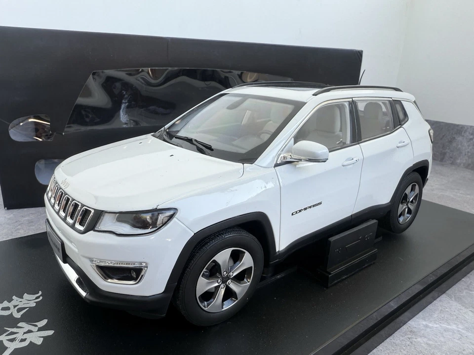 Jeep Compass 1/18 - Immagine 2 di 4