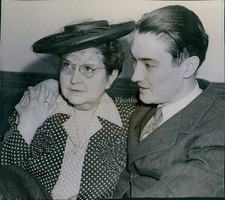 1942 George W Welsh Jr Mother Mrs Marie Welsh Courtoom Crime 7X9 Vintage Photo