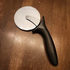 Pampered Chef PIZZA & CRUST CUTTER  Stainless Steel  #1302