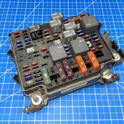 2000 2002 Chevy Silverado GMC Sierra 6.0L Fuse Box Relay Junction Block 15328806