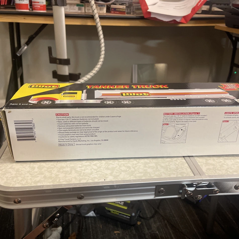 Camión cisterna piloto  Foto 3 de 3