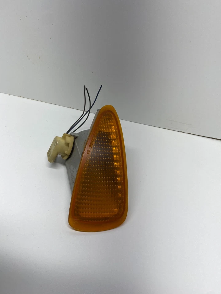 95-99 CHEVROLET CAVALIER ESQUINA DERECHA/LUZ INTERMITENTE ESTACIONAMIENTO OEM, 116-00978 Foto 4 de 4