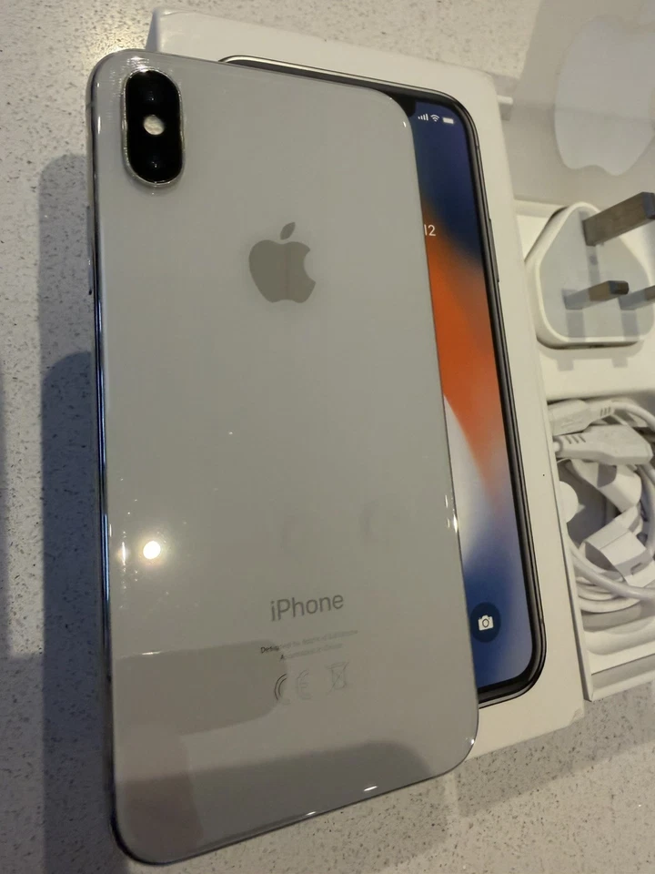 Apple iPhone X - 256GB -Silver- Boxed - Image 4 of 4
