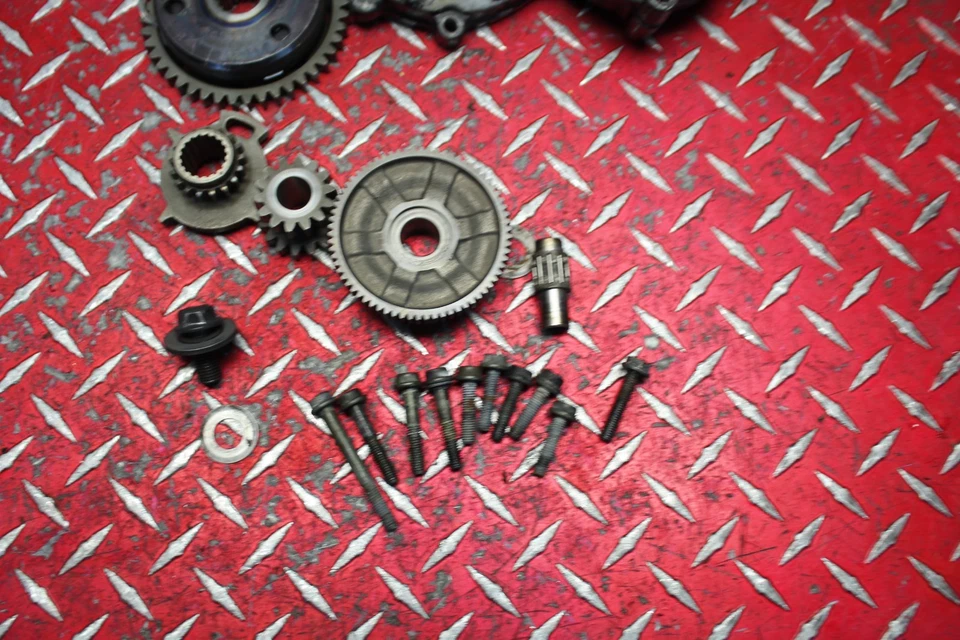 1997 SUZUKI GSXR 750 OEM STARTER COVER WITH GEARS AND BOLTS GX382 - Image 2 of 4