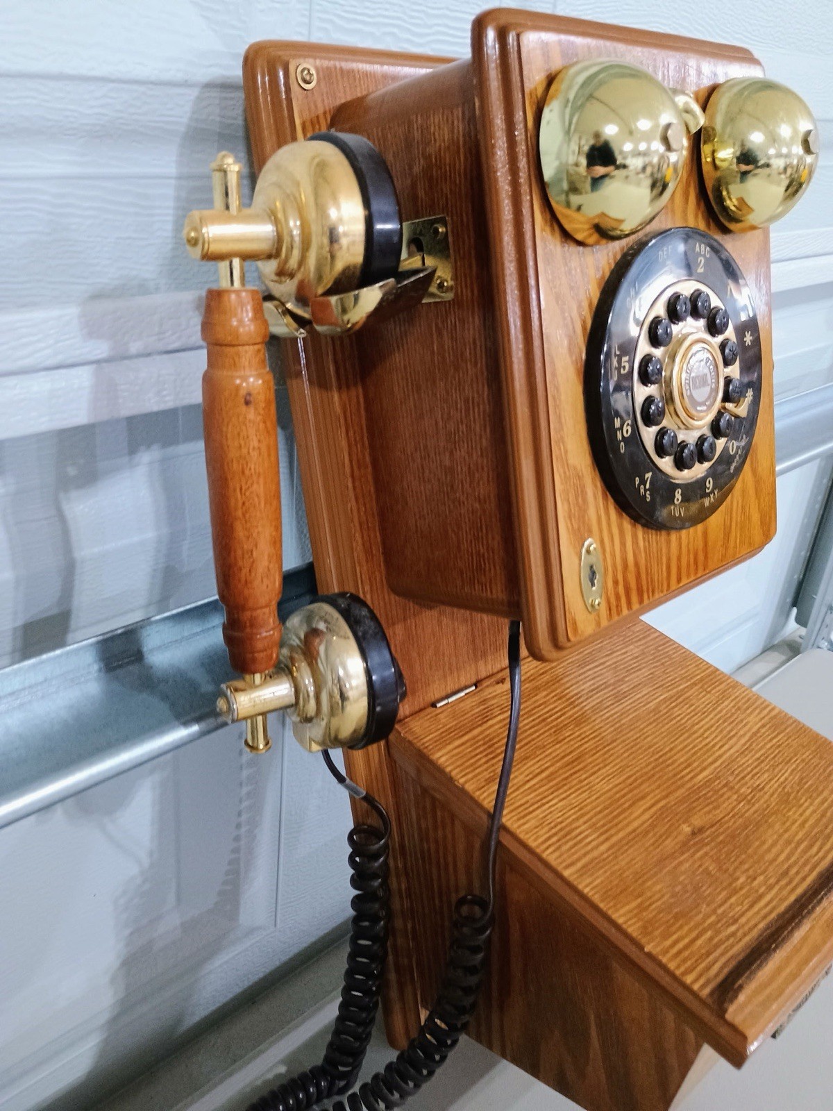 Thomas Collector's Edition 1927 Wooden Wall Telephone, model 541.041