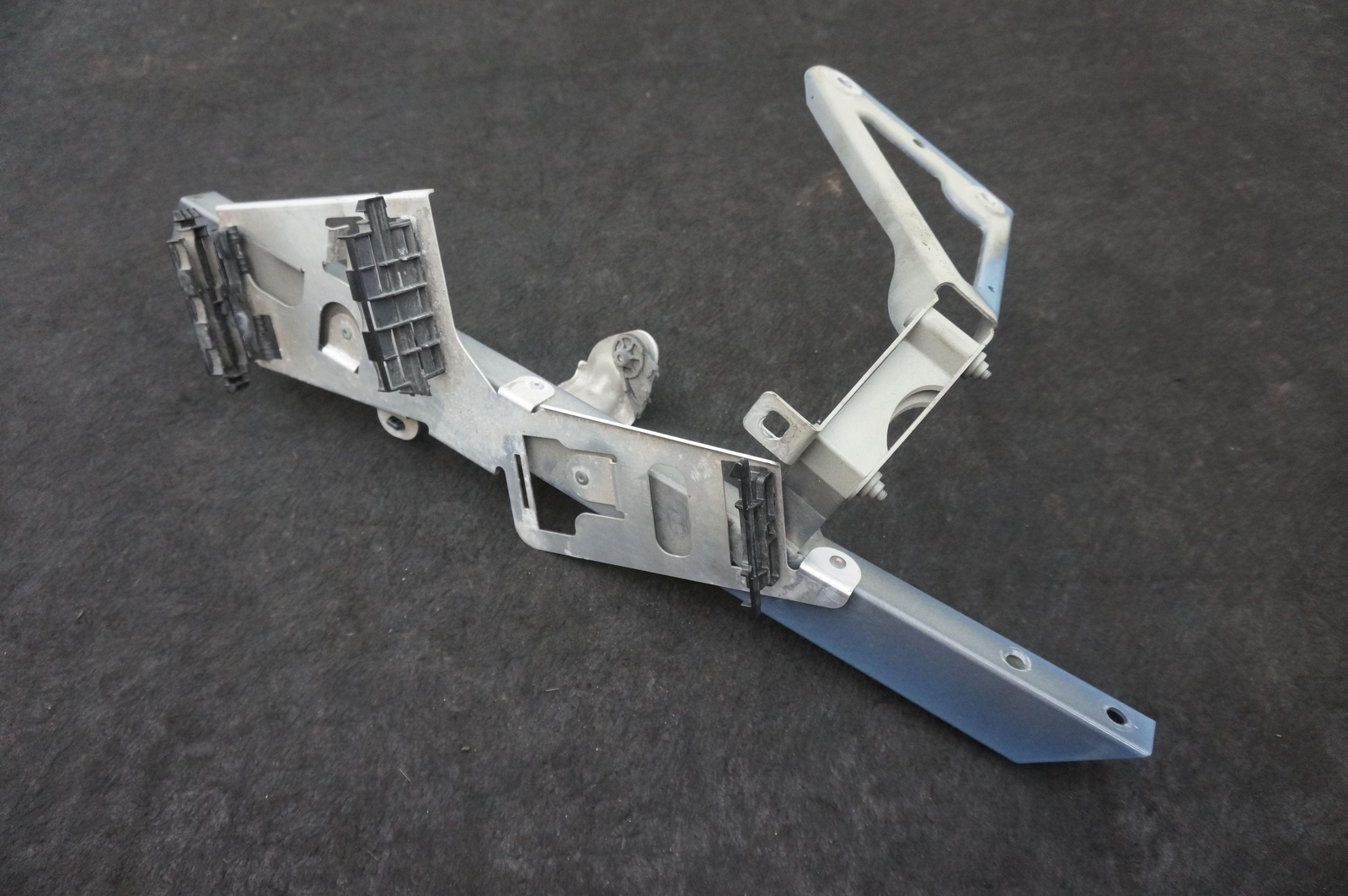 Rear Left Driver Side Upper Support Bracket OEM 4S0813499 Audi R8 4S 2018-23