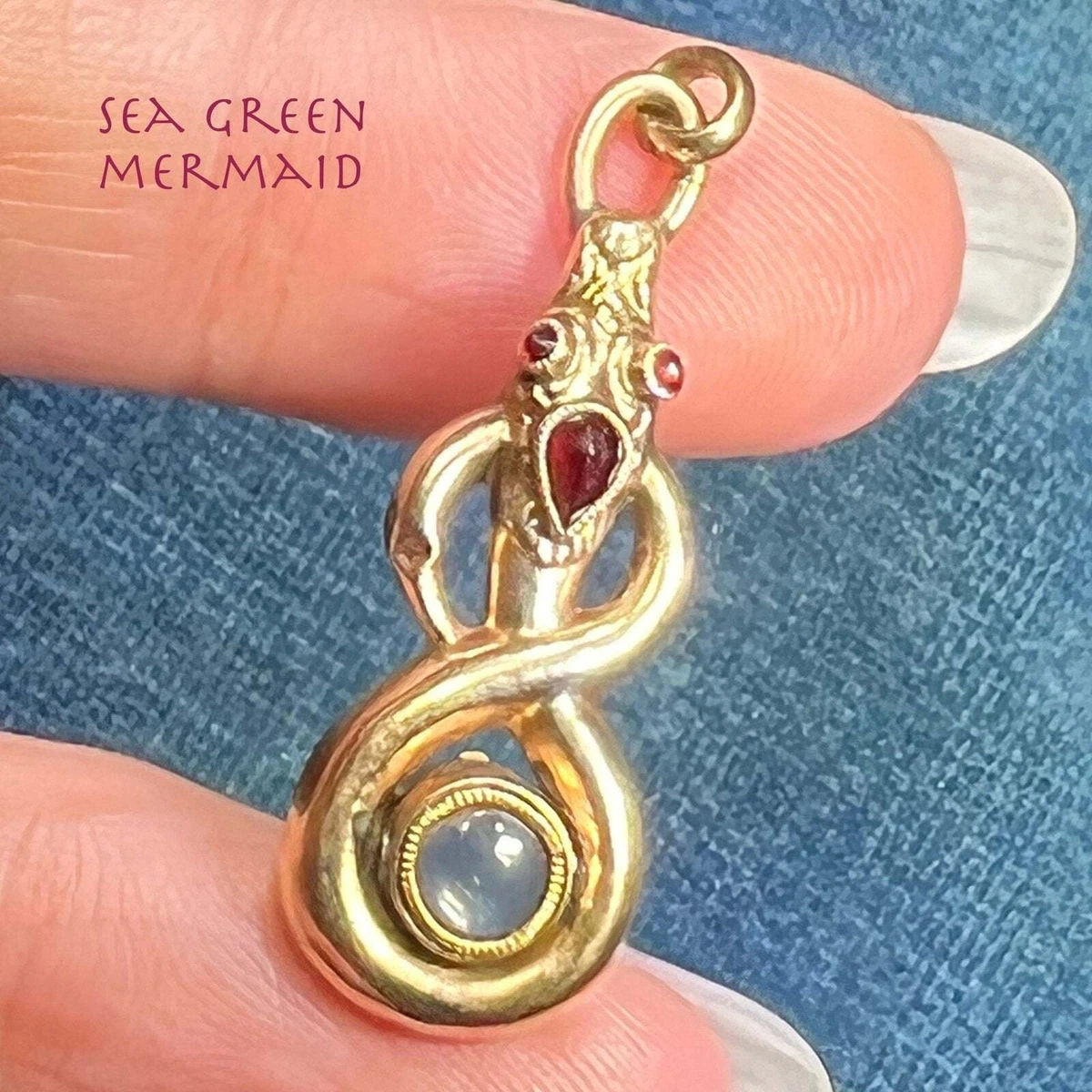 10k Gold Victorian Figure 8 Snake Window LOCKET Pendant. Memento