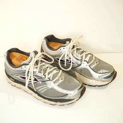 brooks addiction tennis shoes