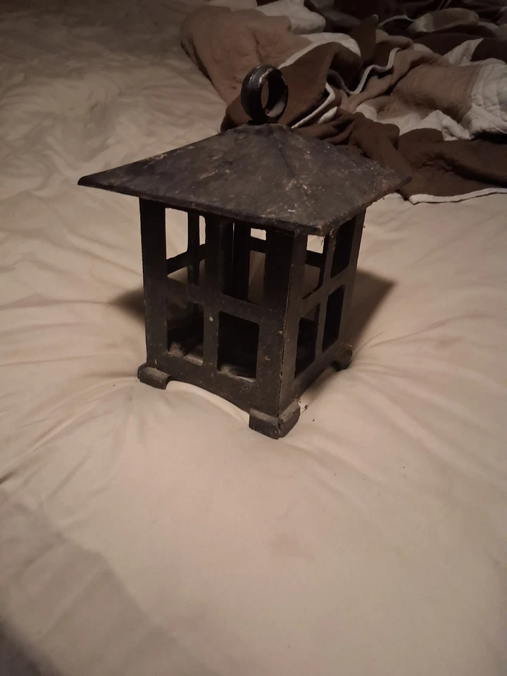 Linterna de jardín de hierro fundido estilo japonés de colección pagoda hoja de uva lámpara pátina oxidada Foto 2 de 4