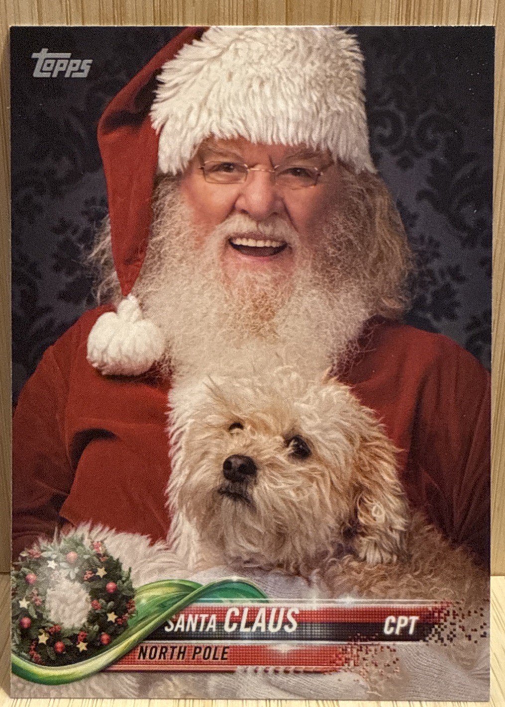 Santa Claus 🎅🏼 2025 Topps Holiday Santa Archives #TSA-18 w/Dog Case Hit SSP