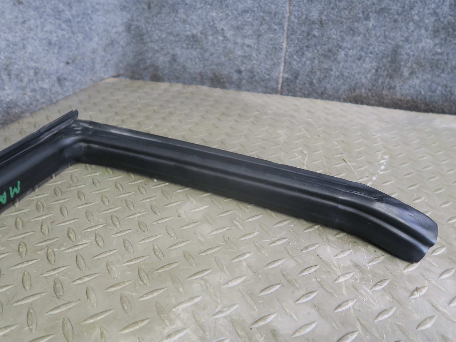 08-19 MASERATI GRANTURISMO M145 LEFT DOOR UPPER WEATHERSTRIP RUBBER SEAL GASKET