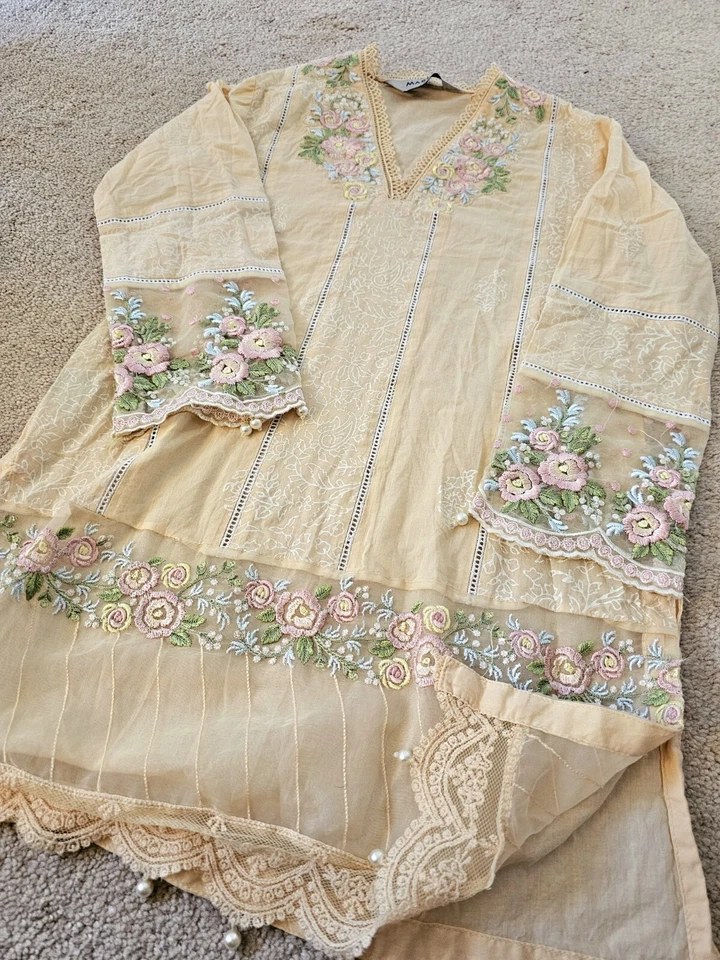 Traje Original Maria B Niñas Jóvenes, Pret Bordado Shalwar Kameez, Talla 6-8 Foto 2 de 3