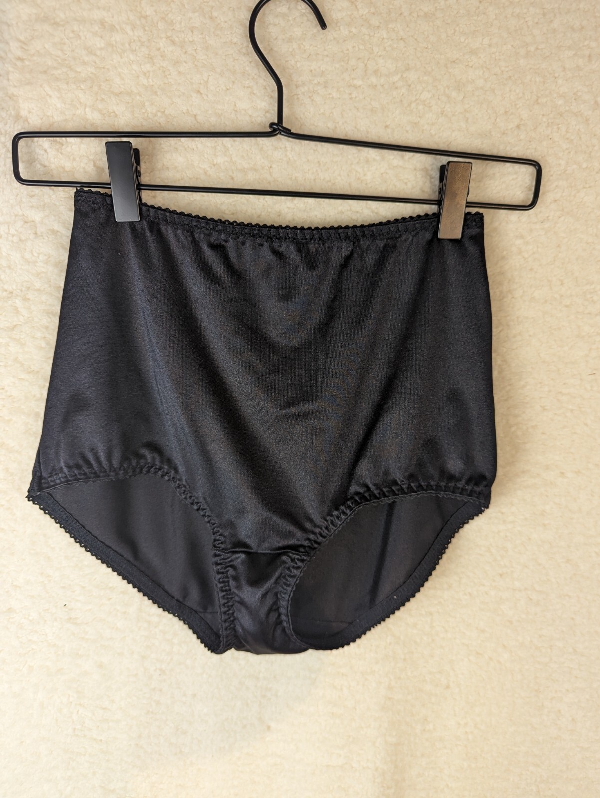 Vassarette Small Second Skin Brief Panty 40001 Black … Gem