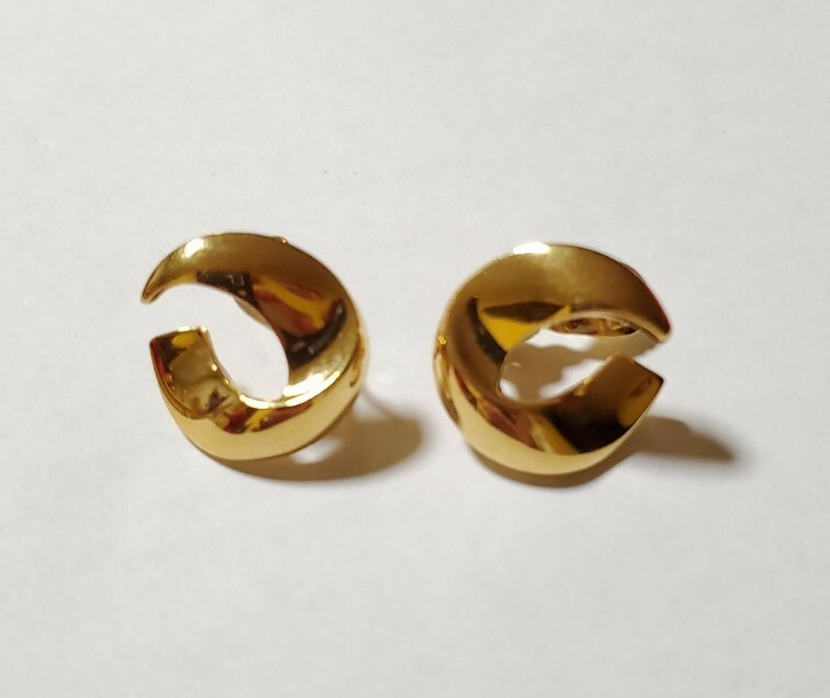 Vintage Monet Round Goldtone Swirl Style Polished Clip On Earrings