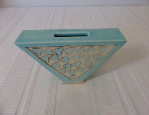 KATHY ALTY AUSTRALIA Vintage 6.6" blue white Australian pottery FLOWER VASE