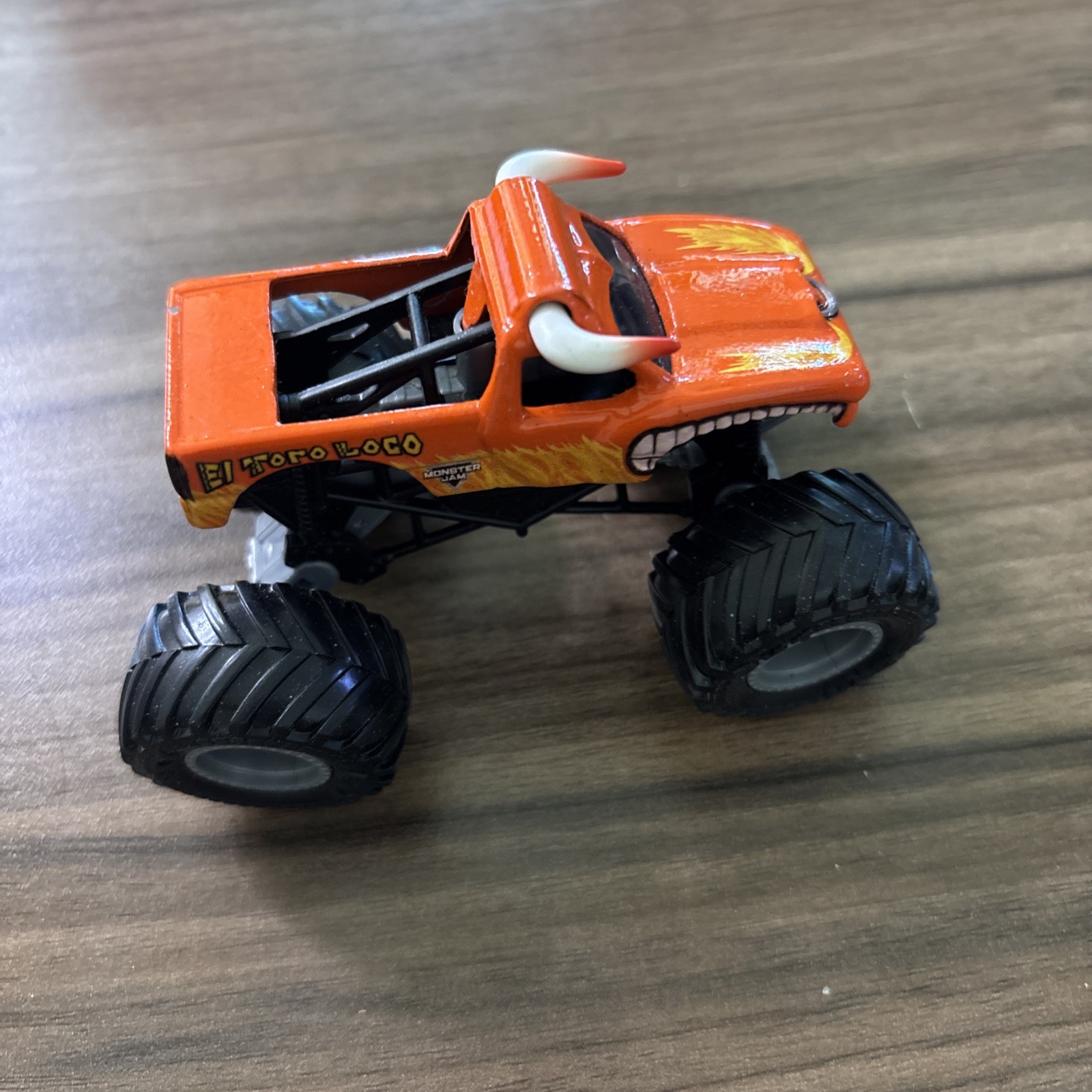 Monster Jam Monster Truck - EL TORO LOCO 1:64 Grey hubs