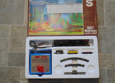 Marklin Mini-Club 8907A Z-Scale Train Set-Train, Track and Power