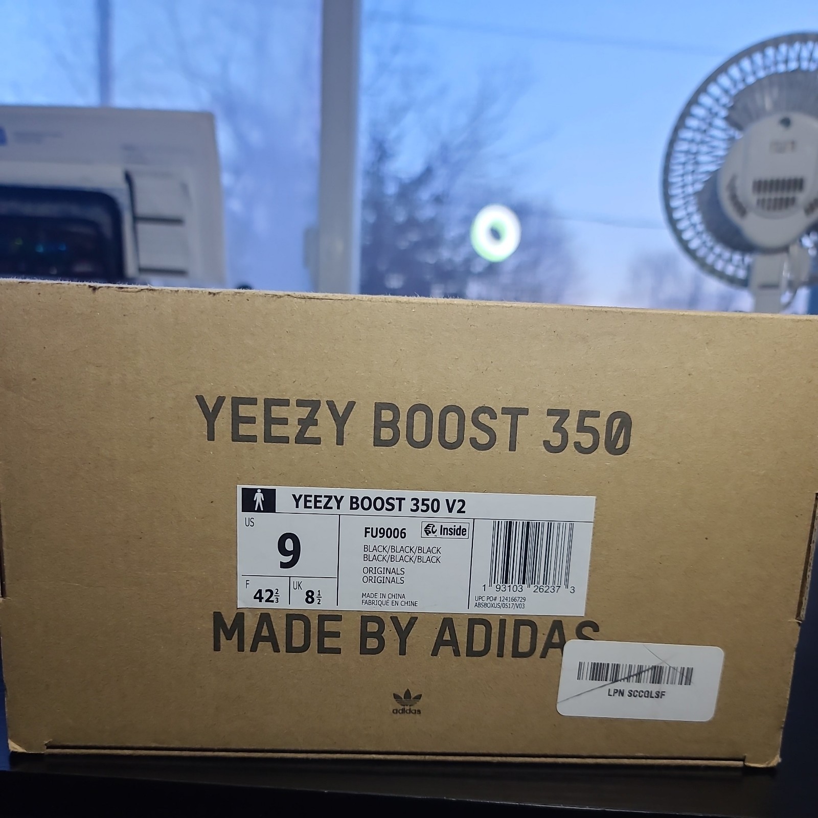 Adidas Yeezy Boost 350 V2 Black (Non-Reflective) Size 9 thumbnail 7