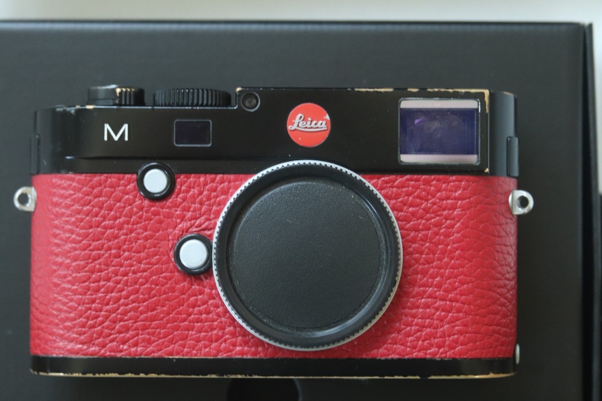 Leica m typ 240 with storage card and extra battery UK