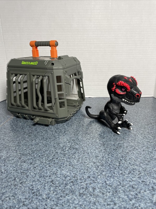 WowWee Untamed Jailbreak  Black & Red Raptor Fingerling, Moves, Blinks & Growls