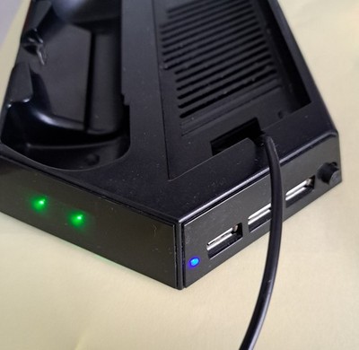 PS 4 multi Standfuß Kühler- Ladestation Vertikal Doubleshock 3 x USB Indicator
