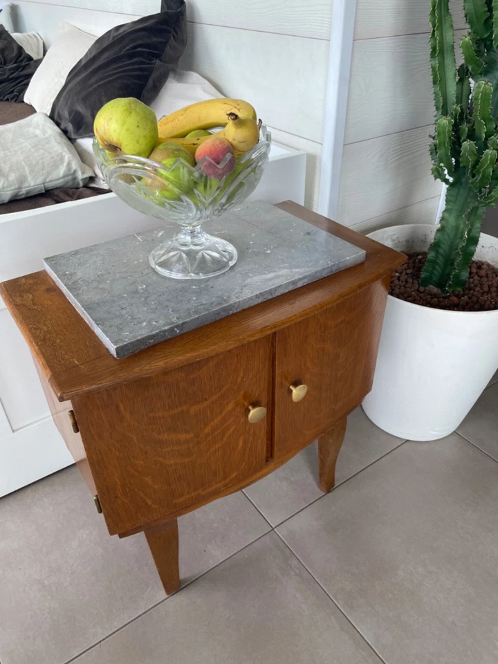 Mesita de noche vintage años 30 - madera de cerezo y tapa de mármol gris original Foto 3 de 4