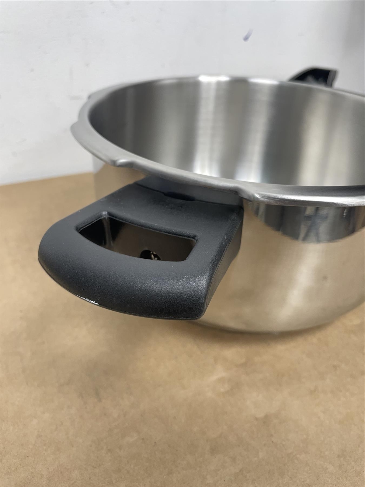 Tower 3 Litre Stainless Steel Pressure Cooker Phenolic handles