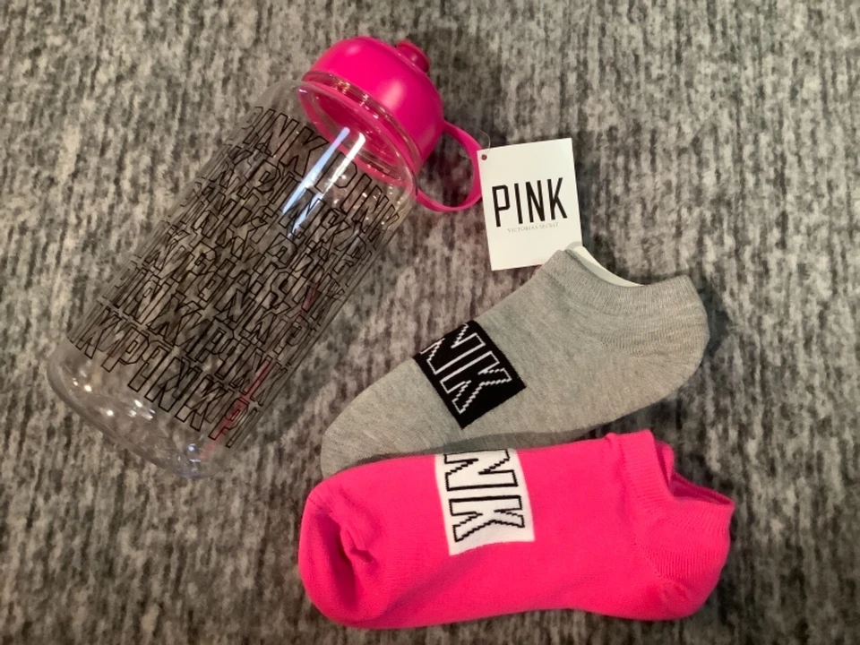 Victoria’s Secret Botella de Agua Rosa 32 fl oz + Calcetines (2) Set de Regalo Rosa Negro Nuevo con Etiquetas Foto 2 de 4