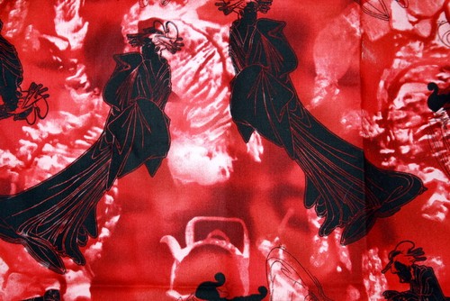 GEISHA IN BLACK AND RED FROM TIMELESS TREASURES - 100% COTTON FABRIC - Picture 2 of 7
