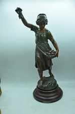 Grande statue Cueillette de pommes par FERVILLE -SUAN collection régule