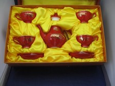 ORIENTAL SET OF 4 TEA CUPS  SAUCERS AND A TEA POT IN GIFT BOX - GORGEOUS 